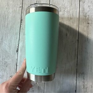 PREOWNED YETI 20 OUNCE RAMBLER TUMBLER CUP WITH LID SEAFOAM GREEN